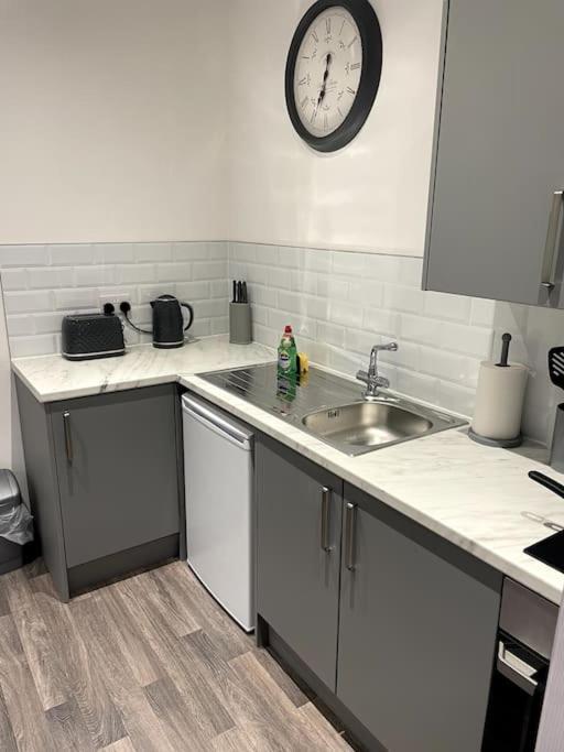 #4Bs 1 Bed Serviced Apartment Derby Exterior foto